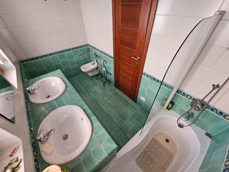 Duplex Di Pregio Su Due Livelli Con Ampio Terrazzo e Veranda Centro 240 Mq