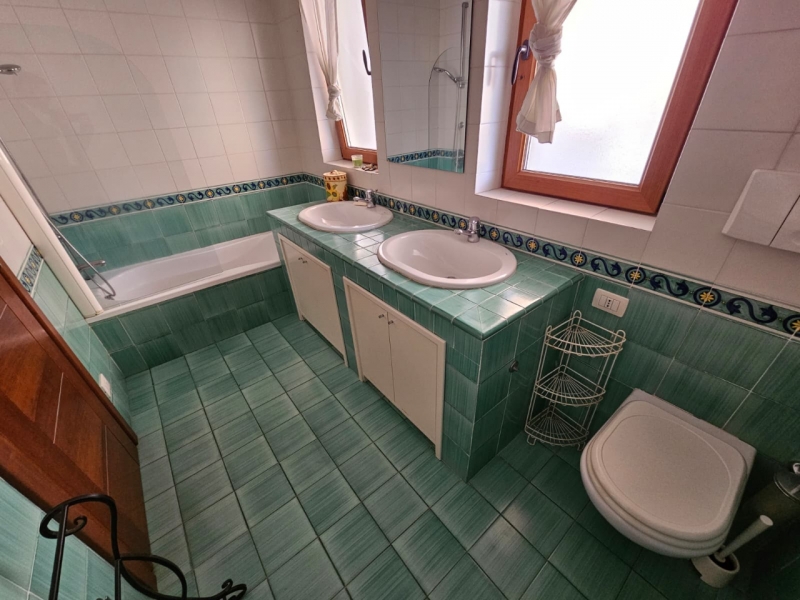 Duplex Di Pregio Su Due Livelli Con Ampio Terrazzo e Veranda Centro 240 Mq