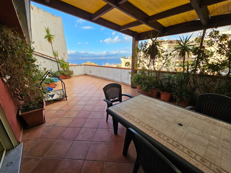 Duplex Di Pregio Su Due Livelli Con Ampio Terrazzo e Veranda Centro 240 Mq