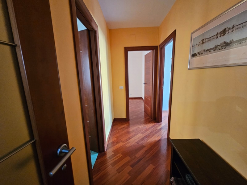 Duplex Di Pregio Su Due Livelli Con Ampio Terrazzo e Veranda Centro 240 Mq