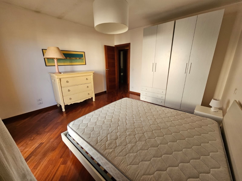 Duplex Di Pregio Su Due Livelli Con Ampio Terrazzo e Veranda Centro 240 Mq