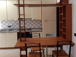 Appartamento Ristrutturato Arredato Con Posto Auto Sbarre 50 Mq