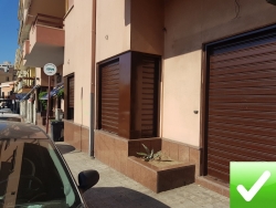 Locale Commerciale C1 Con Tre Vetrine Fronte Strada Via Reggio Campi 90 Mq