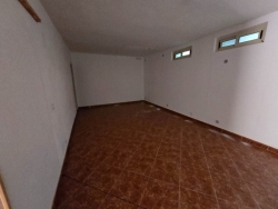 Locale C1 Nuova Costruzione Due Vetrine Fronte Strada Via Crocefisso 90 Mq